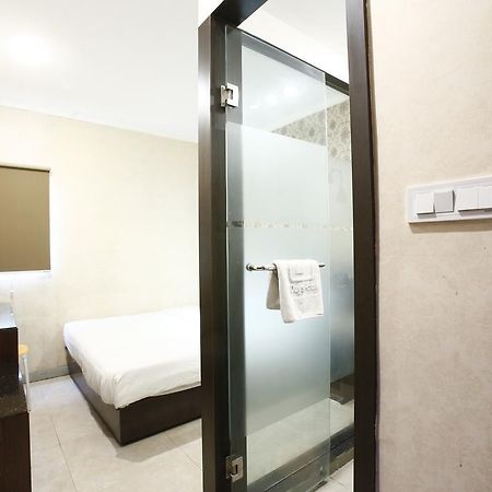 雅加达 Reddoorz @ Gajah Mada酒店 外观 照片